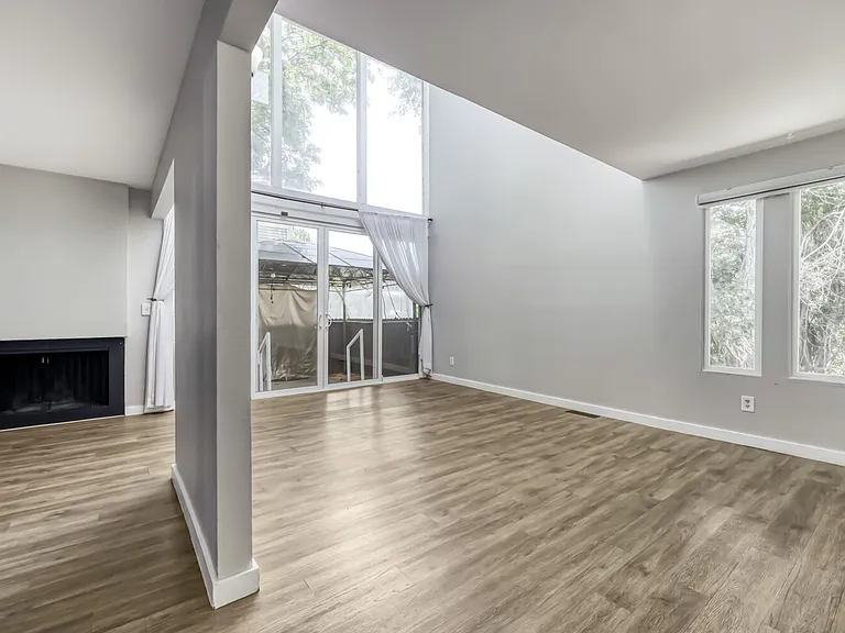 1050 S Monaco Pkwy #145 — Photo 4