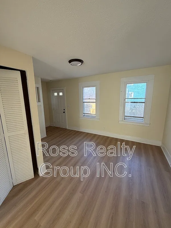 2 bed, 1.0 bath, $850 — Photo 3