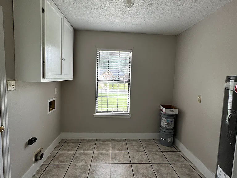 1160 Abilene Dr W — Photo 6