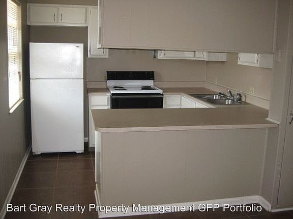 2nd image of 120 S Elm St APT 5