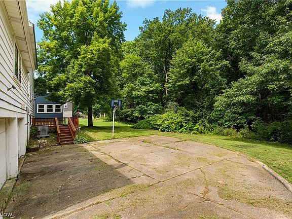 4th image of 542 Garnette Rd