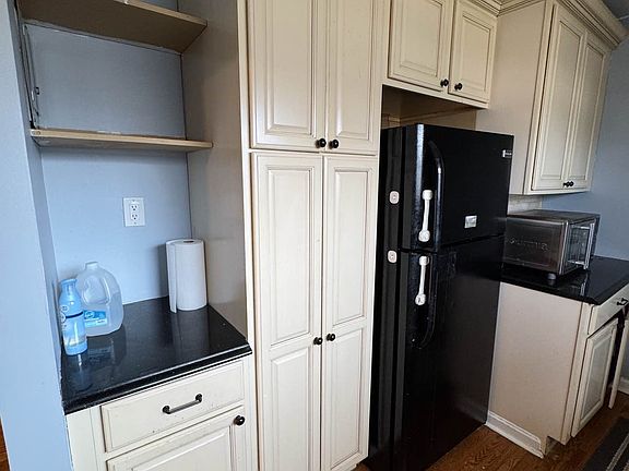 3rd image of 82-27 Langdale St #1