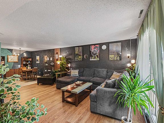 3rd image of 403 S Thompson Ave