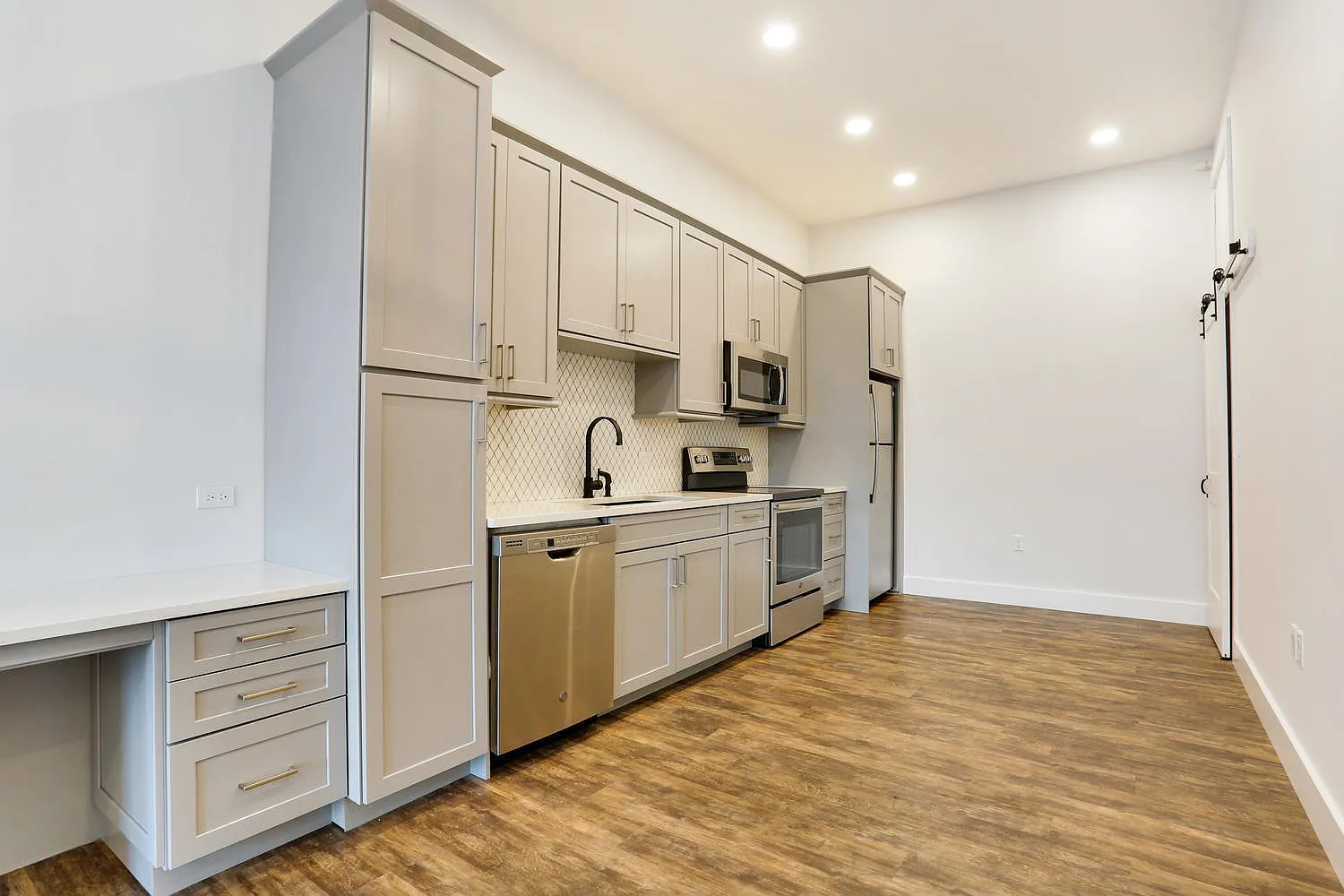 1 bed, 800 sqft, $3,500 — Photo 3