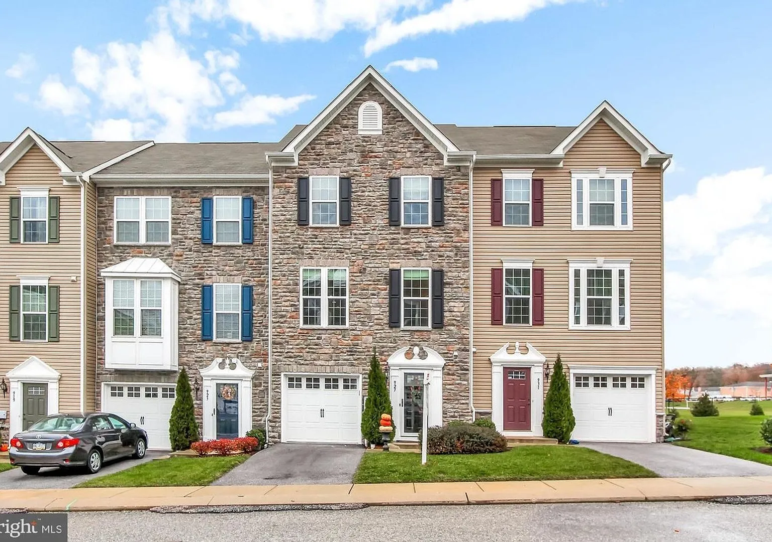 927 Brechin Ln York, Pa 17403 **Regents Glen Community** — Photo 1