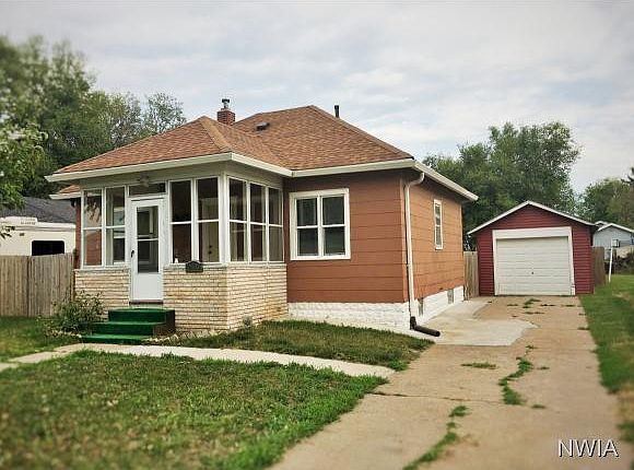 1st image of 210 W 30th St