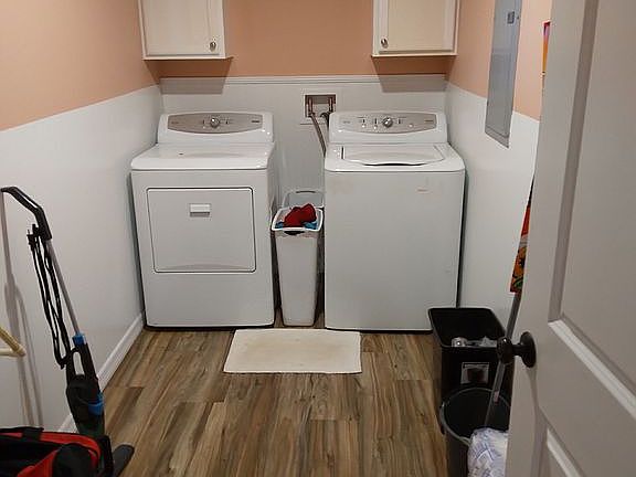 5th image of 4330 Gladys St