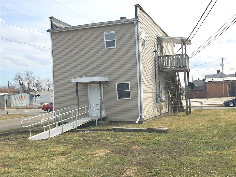 2nd image of 702 W 5th St
