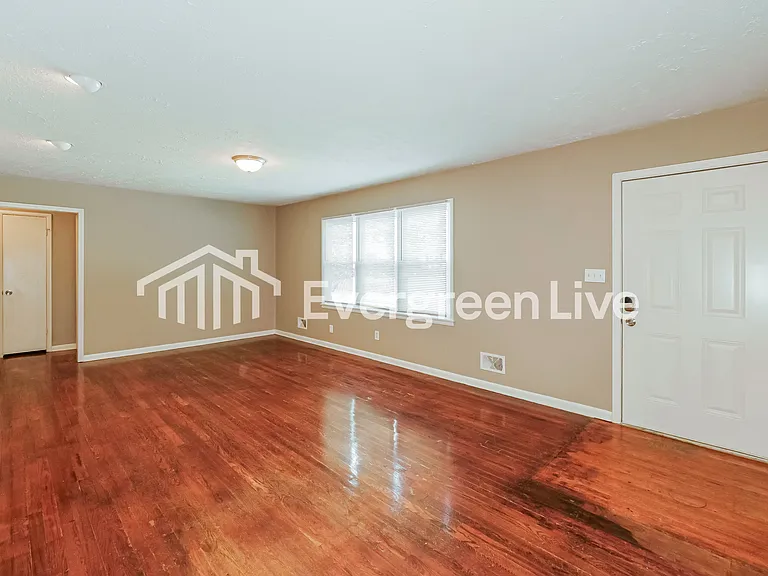 8815 Kentucky Ave — Photo 4