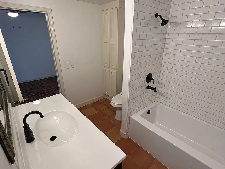 517 W Maple St — Photo 12