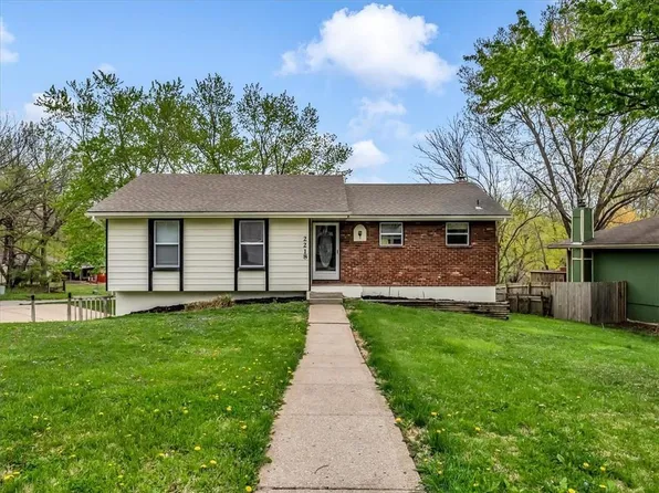 2218 NW 64th Ter, Kansas City, MO 64151