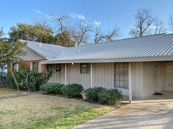 3rd image of 1607 Larkwood Dr