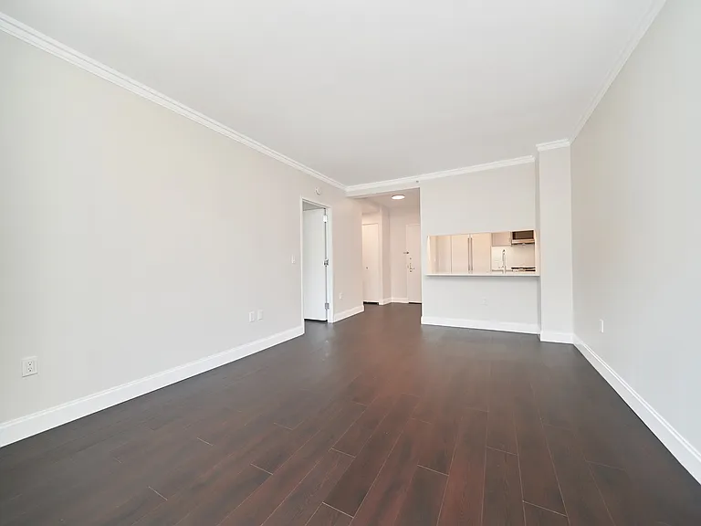 160 Riverside Blvd #18F — Photo 4
