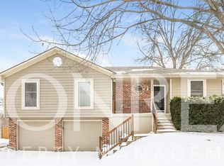 3308 NW Shannon Dr, Blue Springs, MO 64015