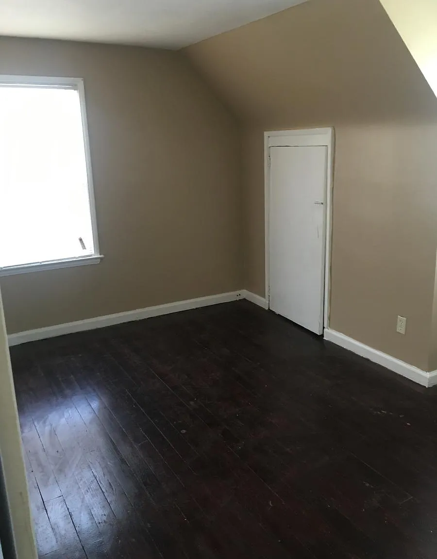 2 bed, 1000 sqft, $1,100 — Photo 3