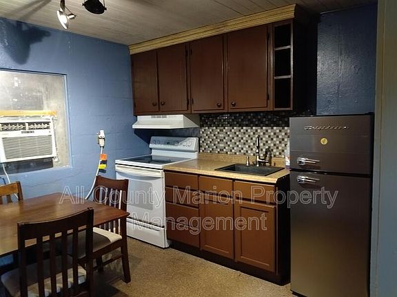 5th image of 2441 N Pine Ave