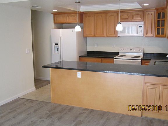 3rd image of 2724 Rainview Dr