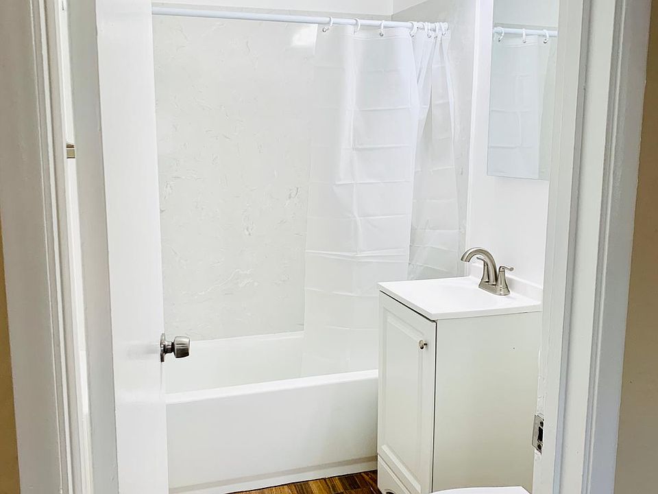 1st image of 62 Winslow St APT 2