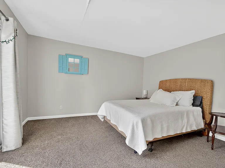 141 E Riverside Dr #10D — Photo 15