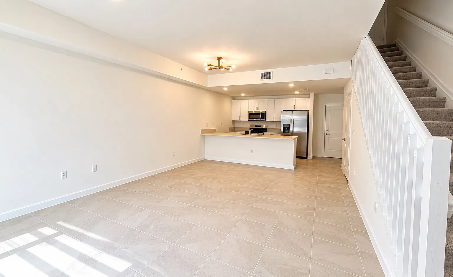 3 bed, 2.5 bath, 1410 sqft, $2,500 — Photo 2