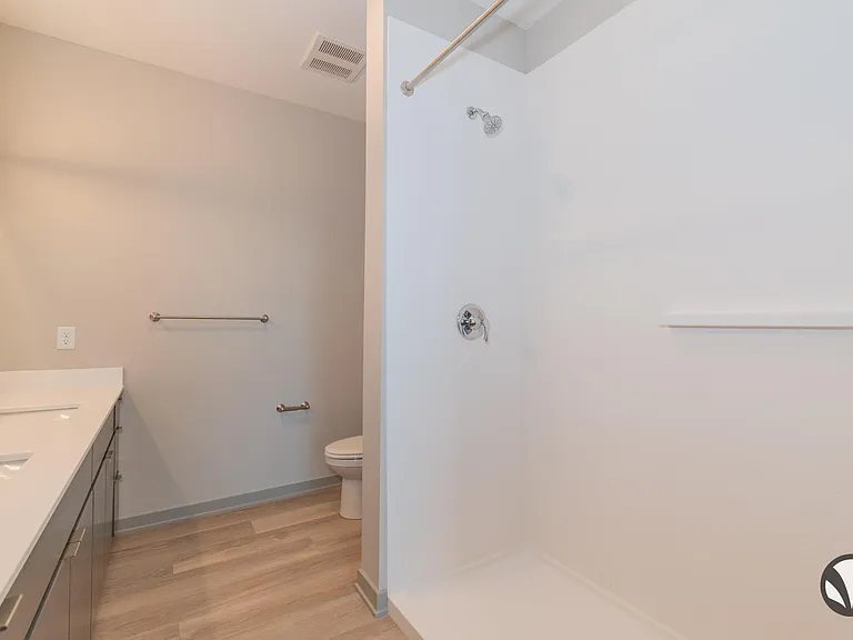 Chateau at Yankee Hill Apartments — Photo 73