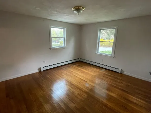 22 Spring Valley Rd, Mystic, CT 06355