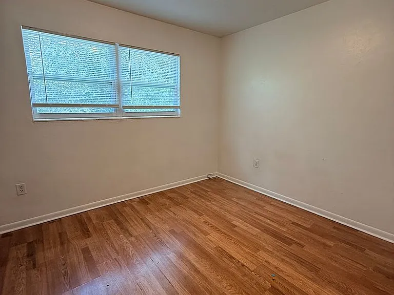 2614 SW 31st Pl — Photo 18