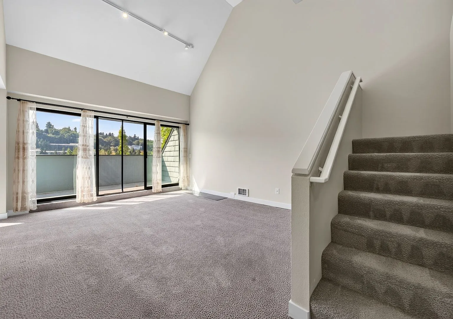 Beautifully Remodeled 2BR Condo in Downtown Mercer Island — Photo 4