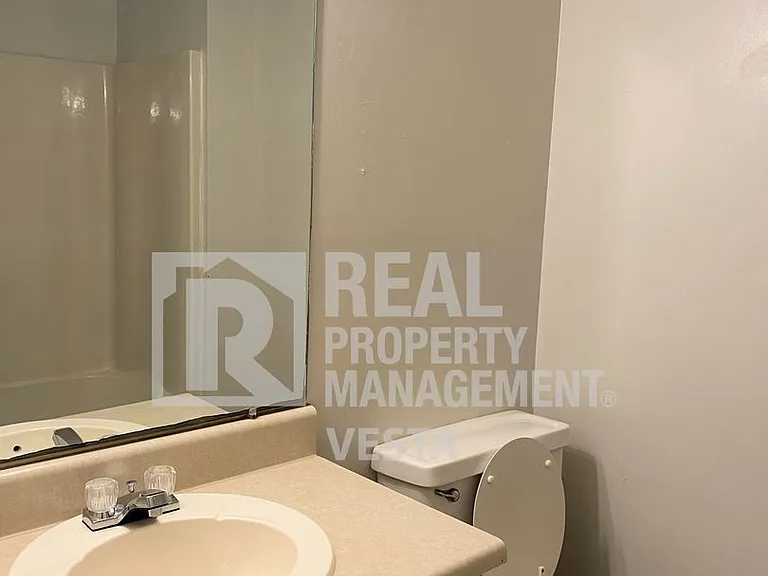 627 Maplewood Dr — Photo 7