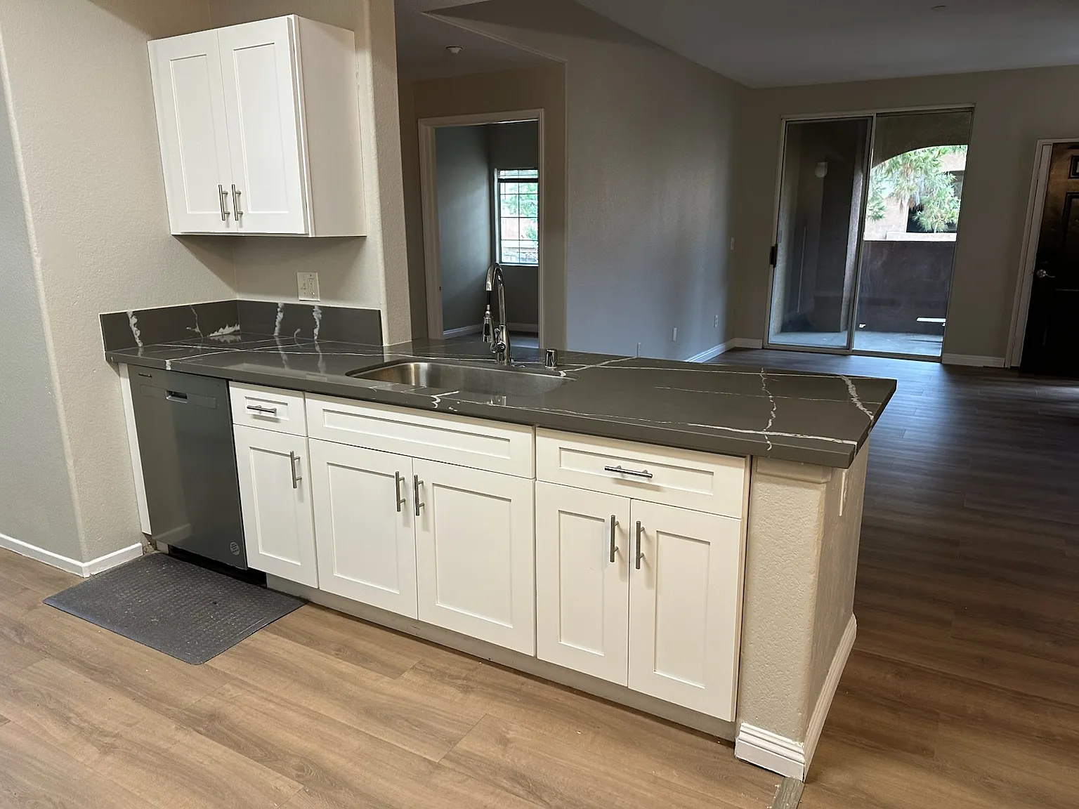 3 bed, 1232 sqft, $2,800 — Photo 2