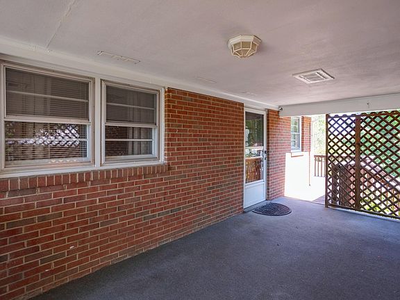 5th image of 405 Arpia St
