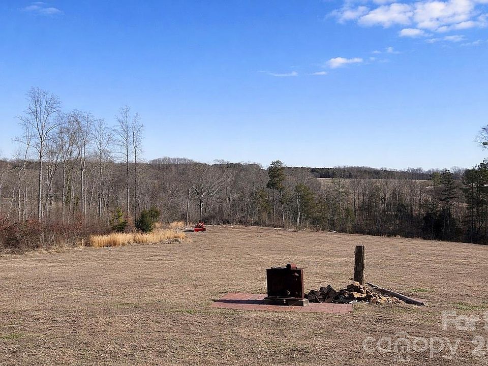 2nd image of 512 Dogwood Dr