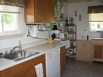 5th image of 7602 Deering St