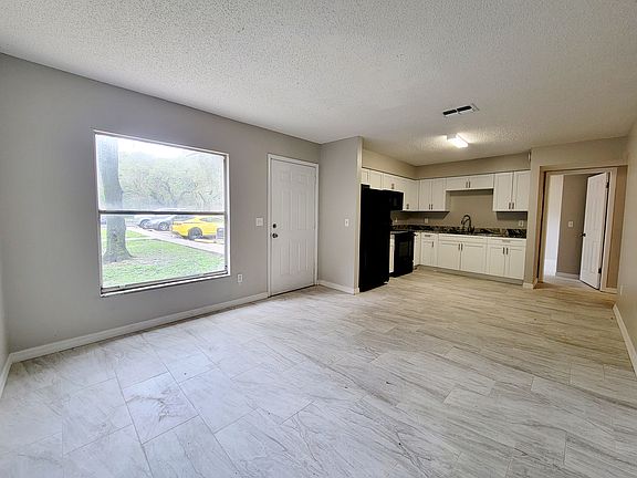 Living Room / Space