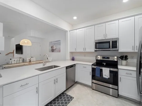 2763 Blossom WAY, NAPLES, FL 34120