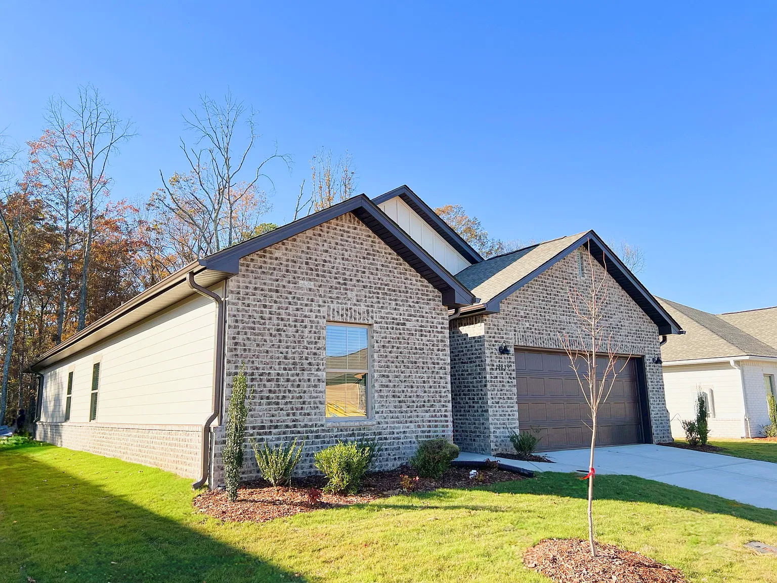 14935 Greenleaf Dr — Photo 2