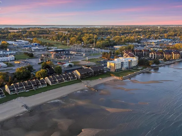 34 Grande Lake Dr APT C, Port Clinton, OH 43452