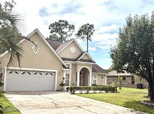 2021 Parkview Dr, Gautier, MS 39553