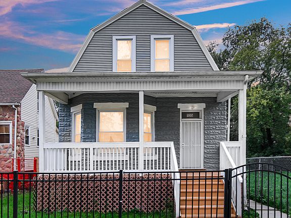 2nd image of 135 W 109th Pl