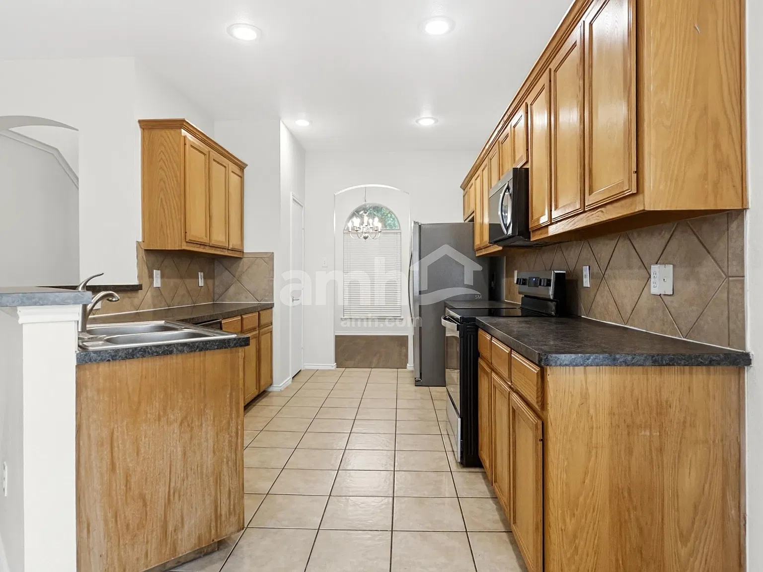 4 bed, 2.5 bath, 2240 sqft, $2,445 — Photo 4