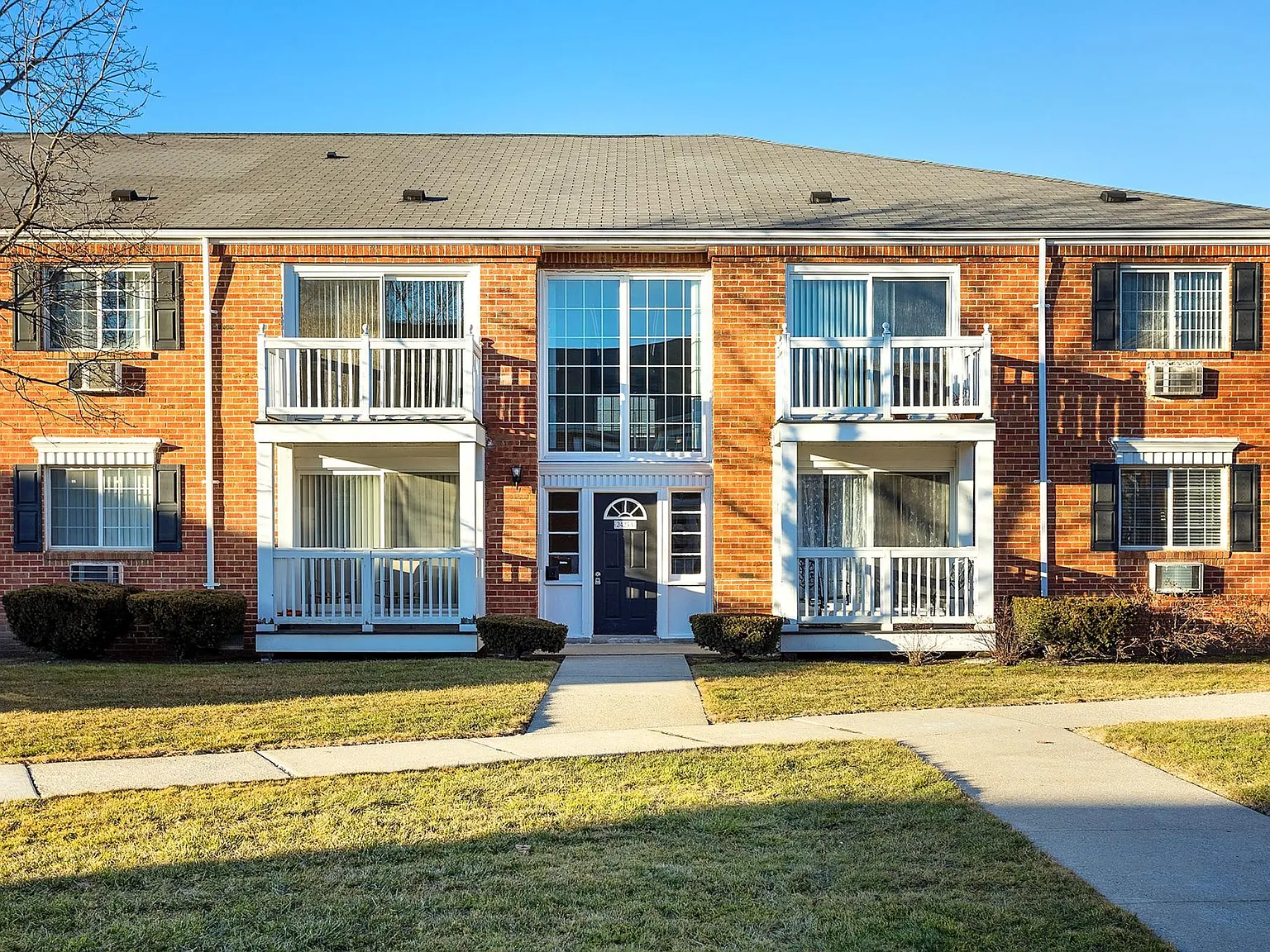 1 bed, 693 sqft, $1,300 — Photo 1
