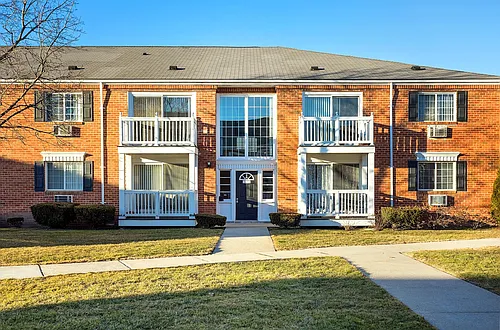 2425 Torquay Ave #204 Photo 1