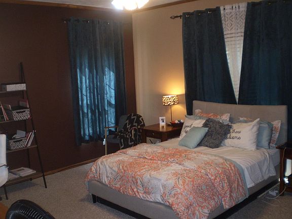 5th image of 1004 N Vine St