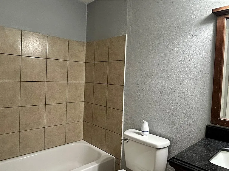 1004 Austin St #9 — Photo 15