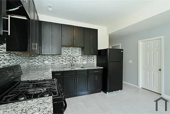 4 bed, $1,450 — Photo 3