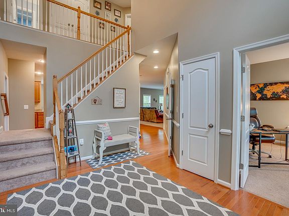 5th image of 80 Boxwood Dr