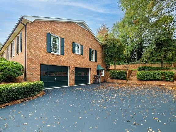 5th image of 1309 Kensington Dr