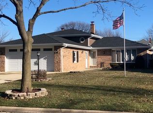 697 N Kenilworth Ave, Elmhurst, IL 60126