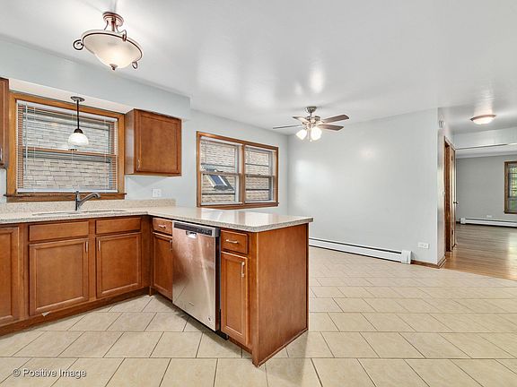 3rd image of 922 Marengo Ave APT 1
