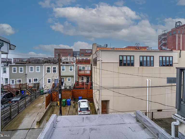 939 S Baylis St — Photo 45